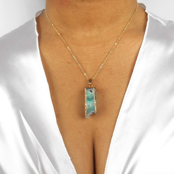 🆕️ Natalya Pendant Necklace - Picture 4 of 7